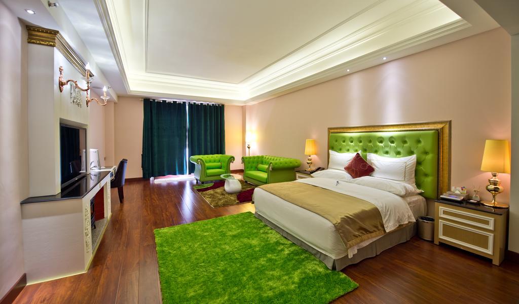 The Royal Pinnacle Hotel Doumen Room photo