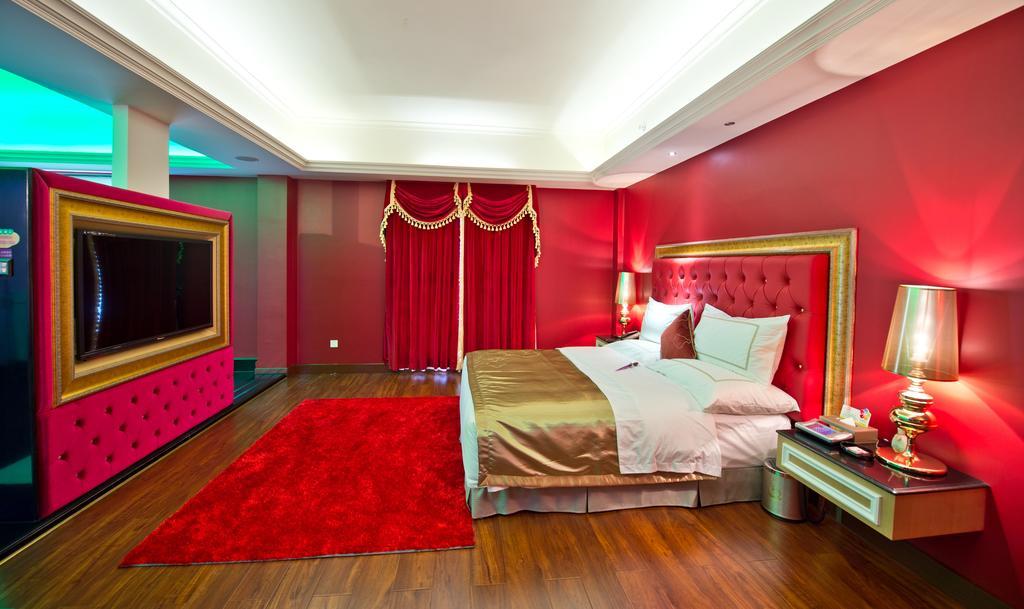 The Royal Pinnacle Hotel Doumen Room photo