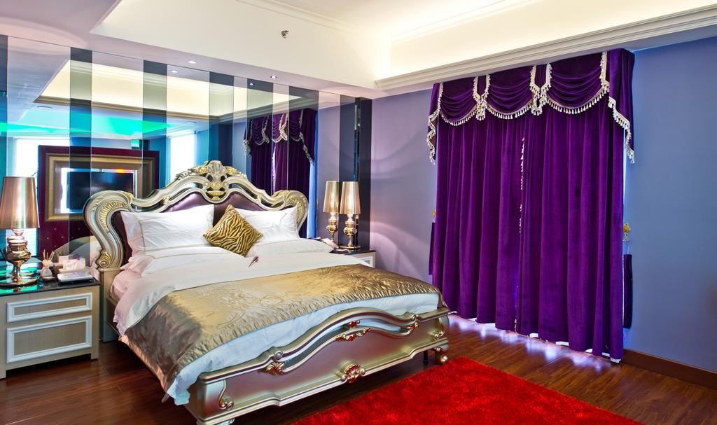 The Royal Pinnacle Hotel Doumen Room photo