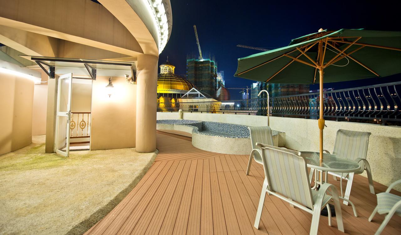 The Royal Pinnacle Hotel Doumen Exterior photo